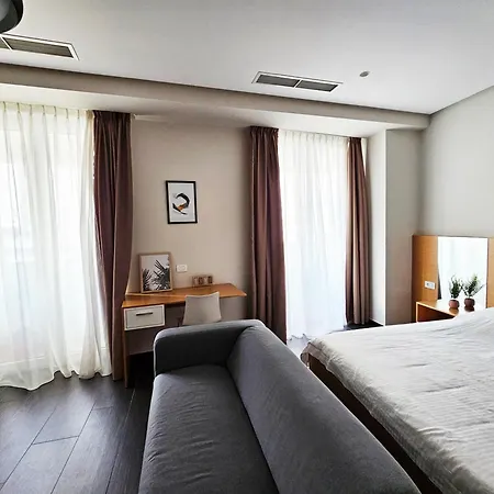 Magnet 2 Self Check In Tirana