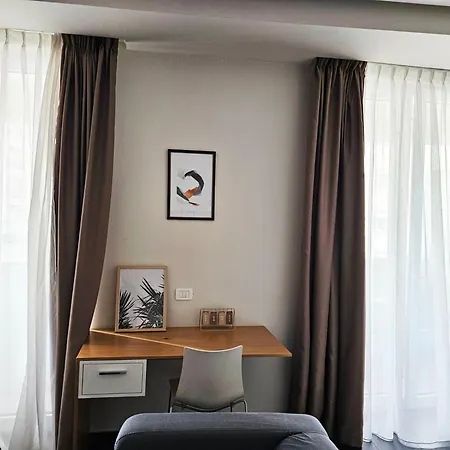 Magnet 2 Self Check In * Tirana